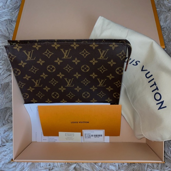 Louis Vuitton Toiletry Pouch 26 🤎SOLD🤎 - Picture 1 of 6